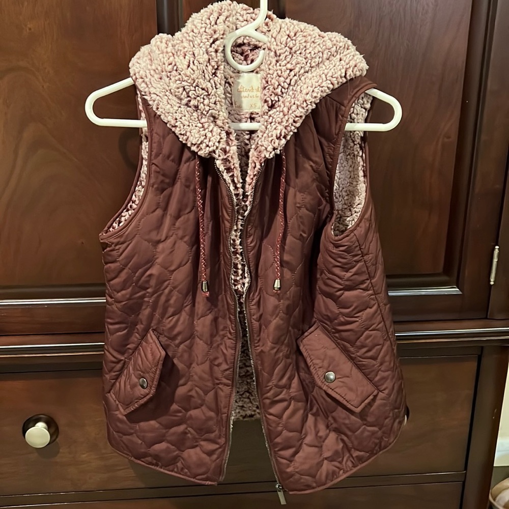Burgundy puffer vest with fur lining size XS